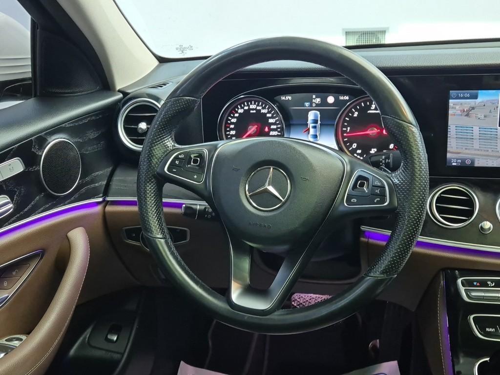 Mercedes Benz E class - Vista 9