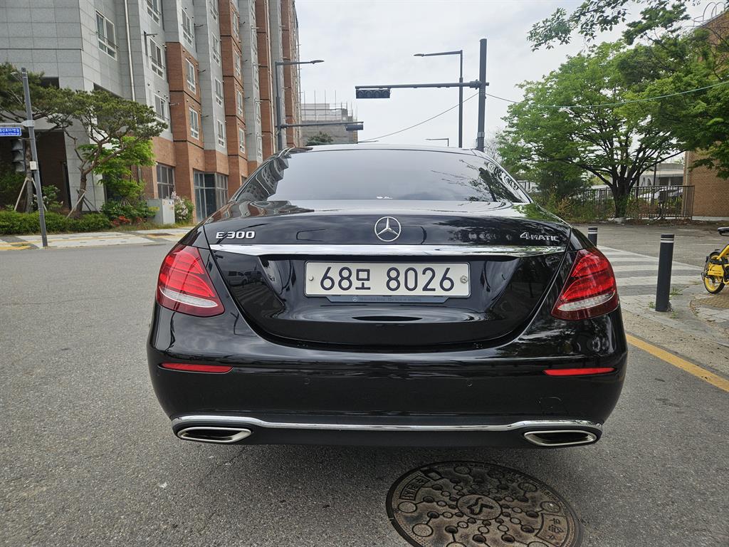 Mercedes Benz E class - Vista 4