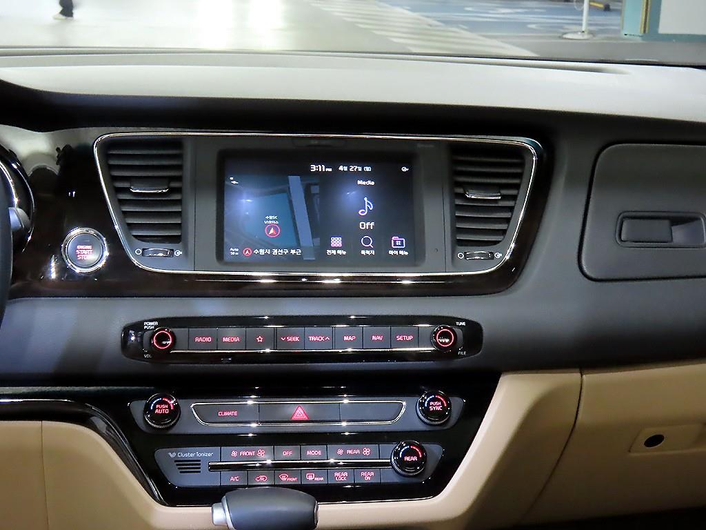 KIA Carnival - Vista 11