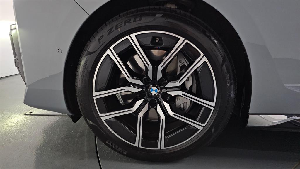 BMW 7 Series - Vista 5