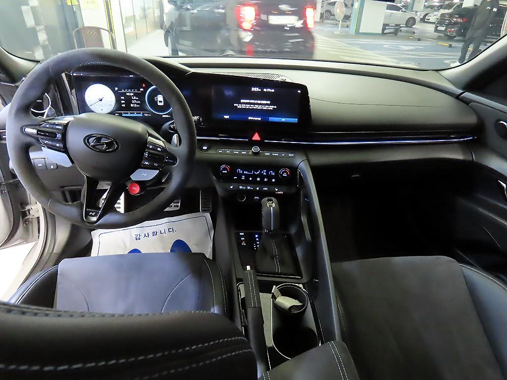 HYUNDAI Avante - Vista 10