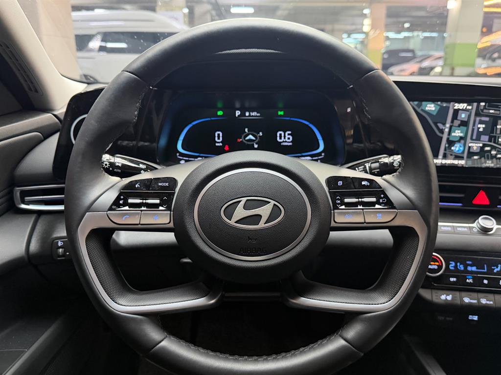 HYUNDAI Avante - Vista 9