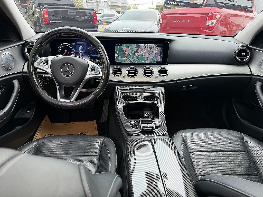 Mercedes Benz E class - Vista 5