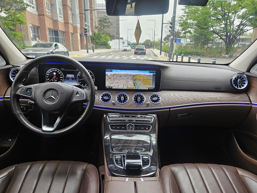 Mercedes Benz E class - Vista 11