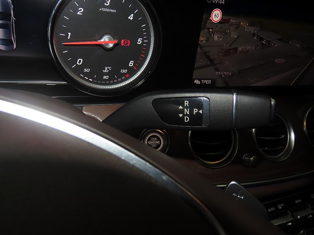 Mercedes Benz E class - Vista 12