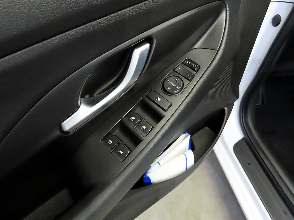 HYUNDAI i30 2017 Blanco - Importación desde Corea - HF Imports Iquique - Foto 13