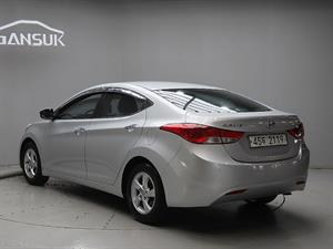 HYUNDAI Avante - Vista 6