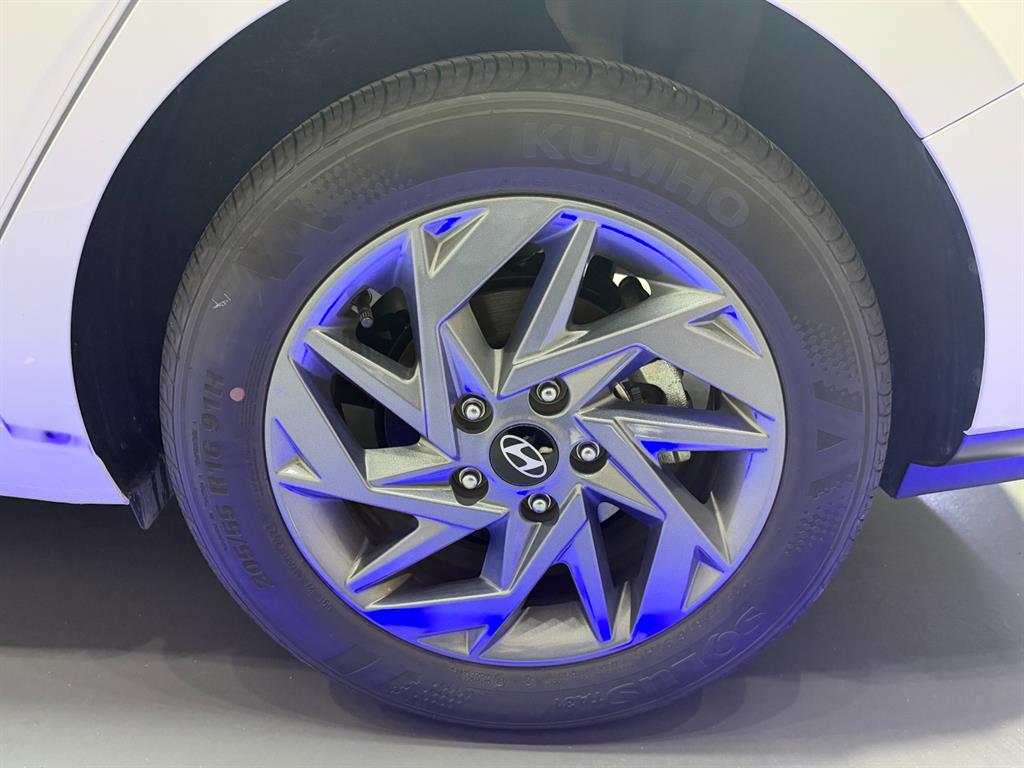 HYUNDAI Avante - Vista 6