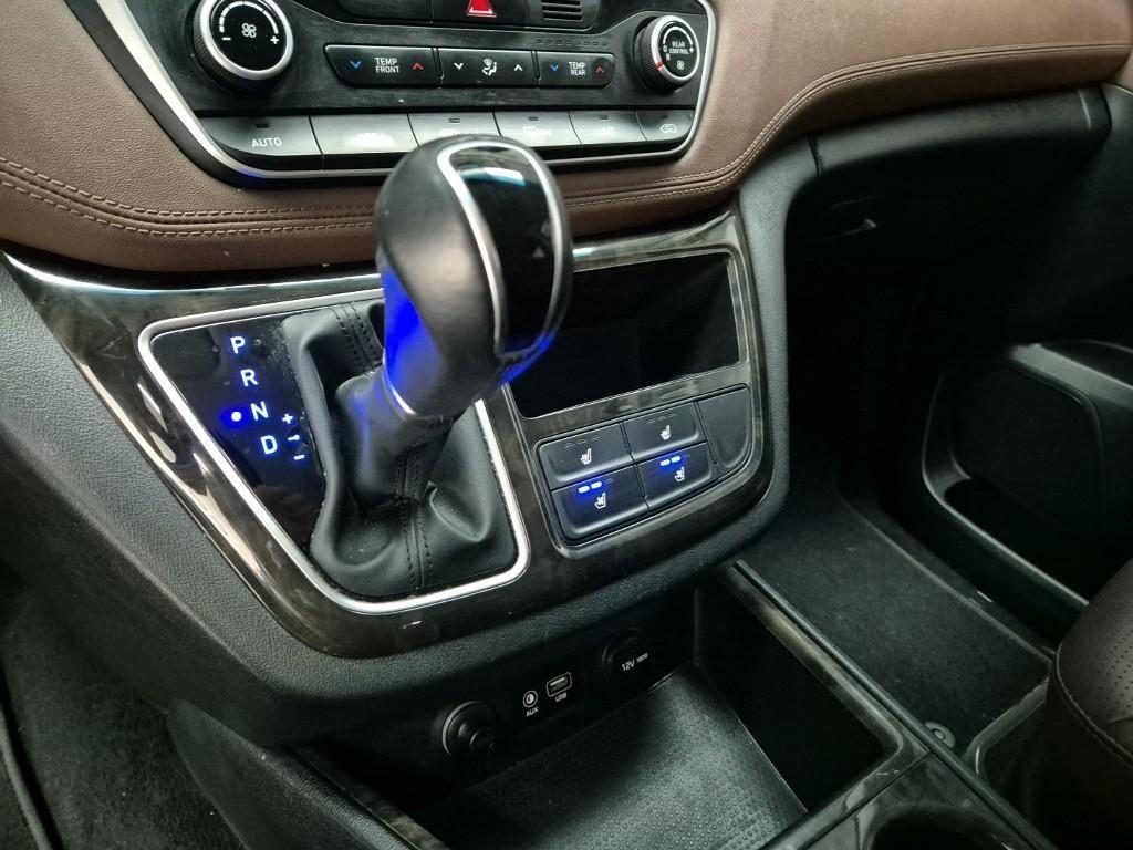 HYUNDAI Starex - Vista 8