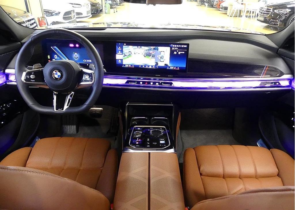 BMW 7 Series - Vista 4