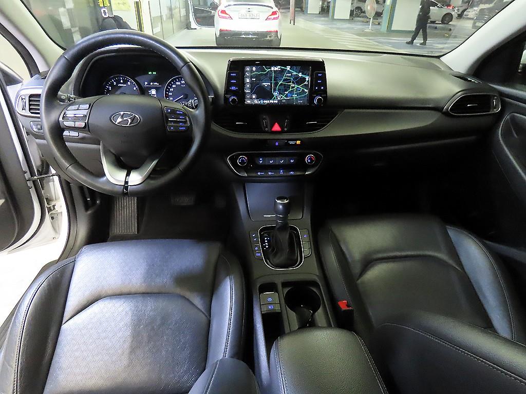 HYUNDAI i30 - Vista 10