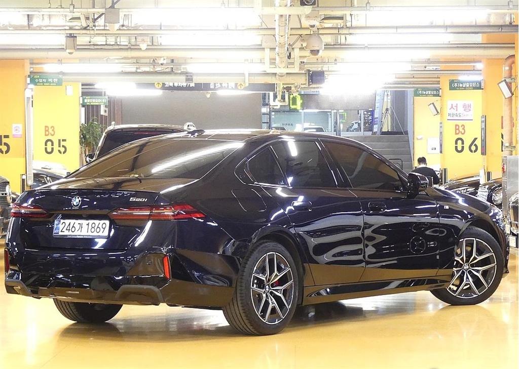 BMW 5 Series - Vista 3