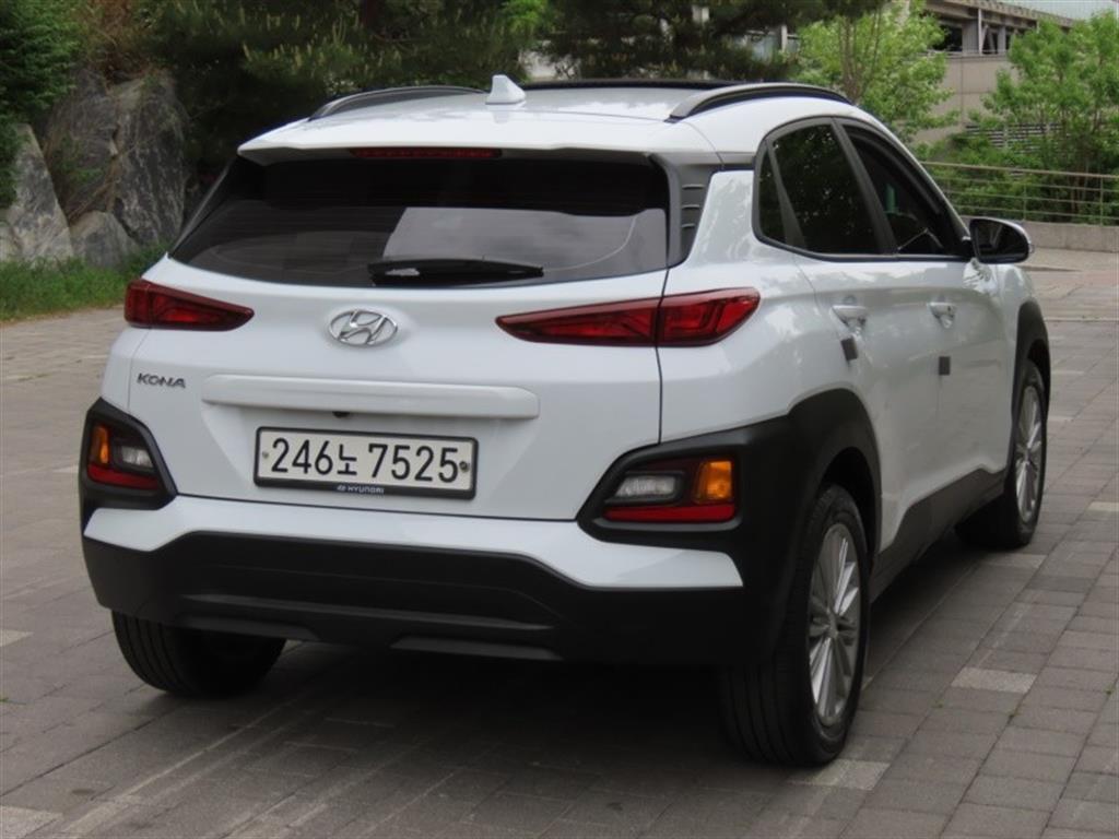HYUNDAI Kona - Vista 5