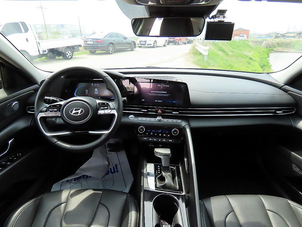 HYUNDAI Avante - Vista 9