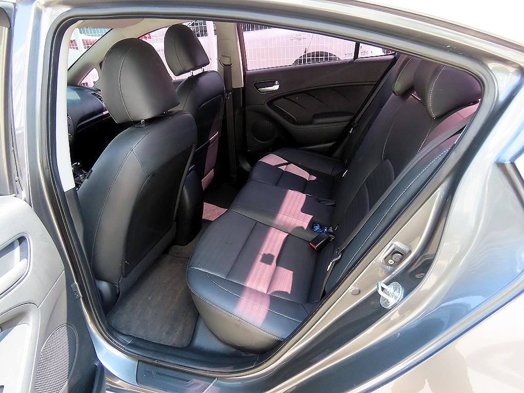 KIA K3 - Vista 6