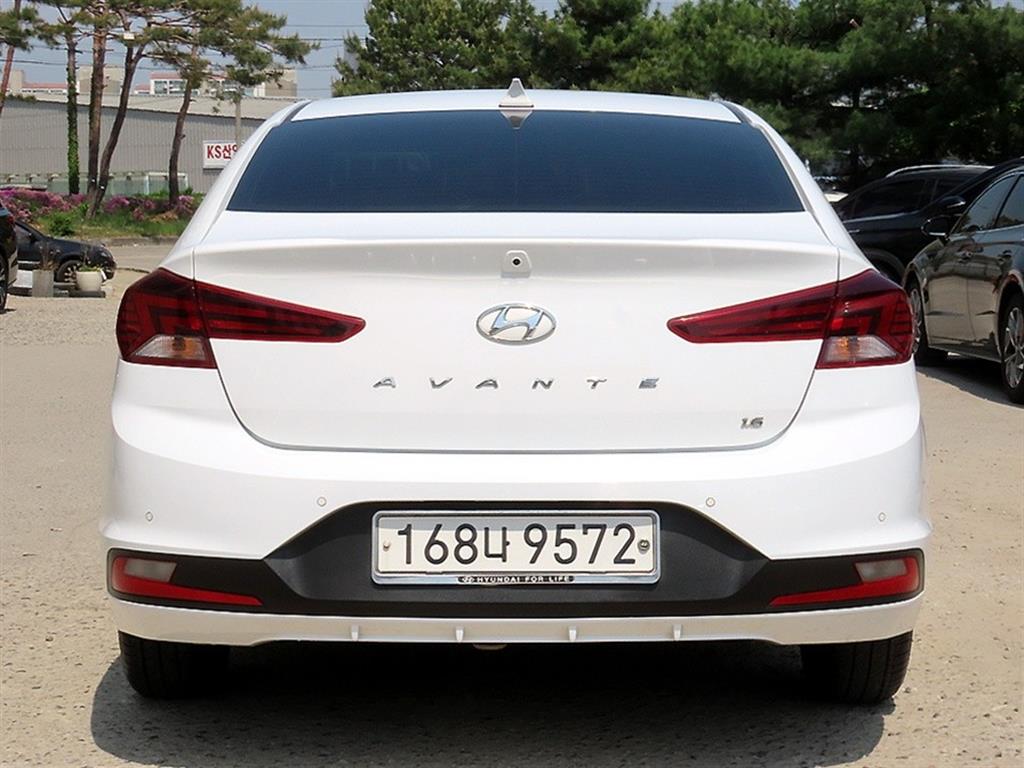 HYUNDAI Avante - Vista 4