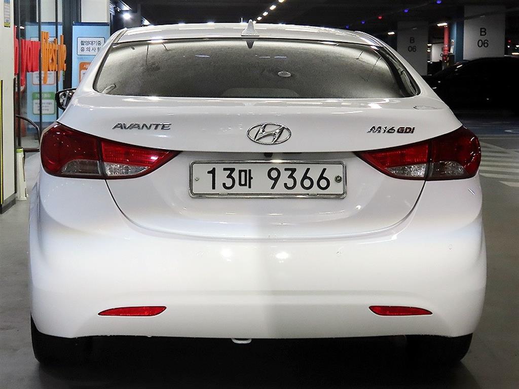 HYUNDAI Avante - Vista 5