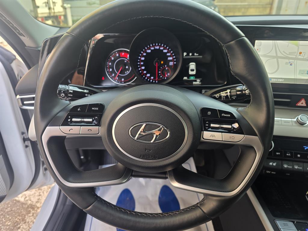 HYUNDAI Avante - Vista 5
