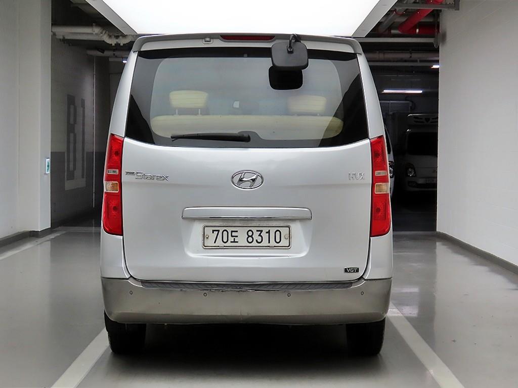 HYUNDAI Starex - Vista 3