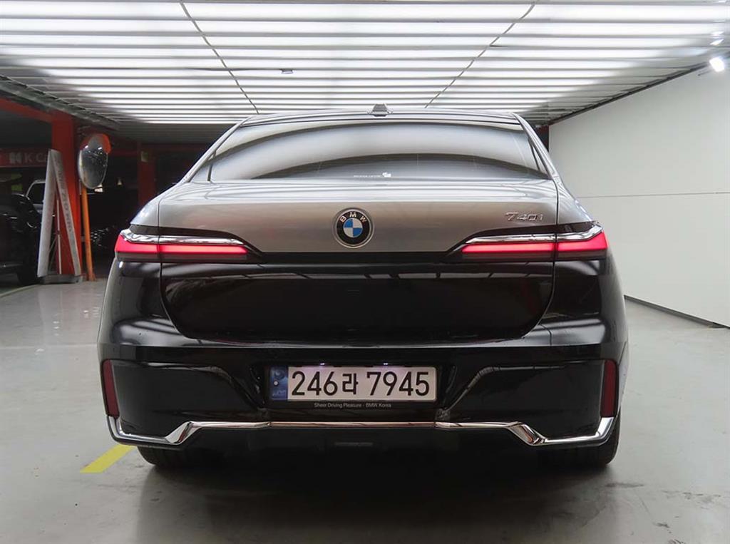 BMW 7 Series - Vista 3