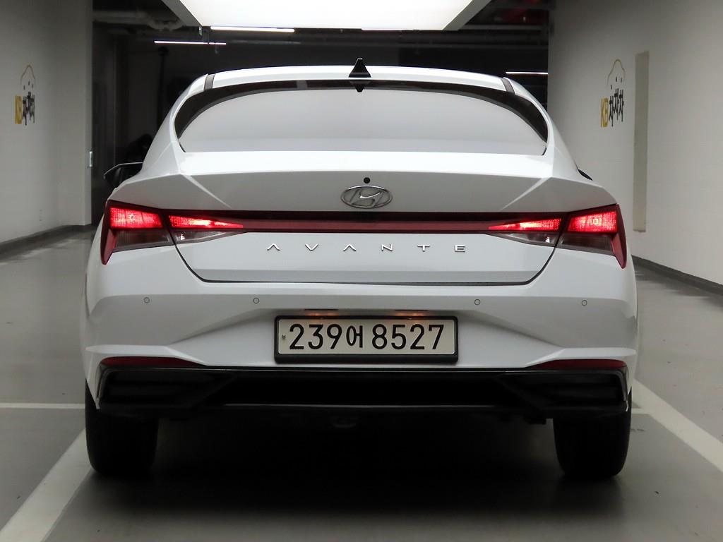 HYUNDAI Avante - Vista 3