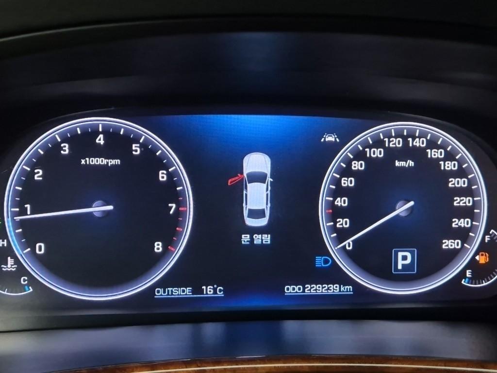 HYUNDAI Equus - Vista 6