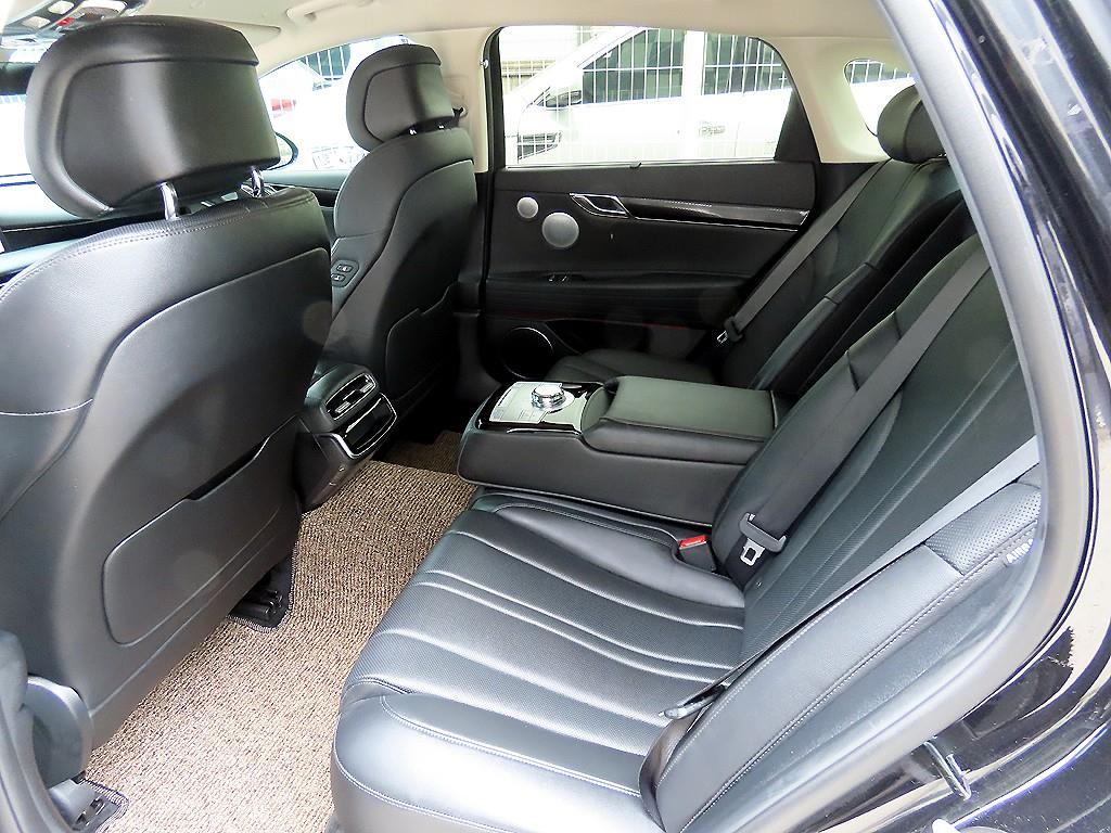 Genesis G80 - Vista 6