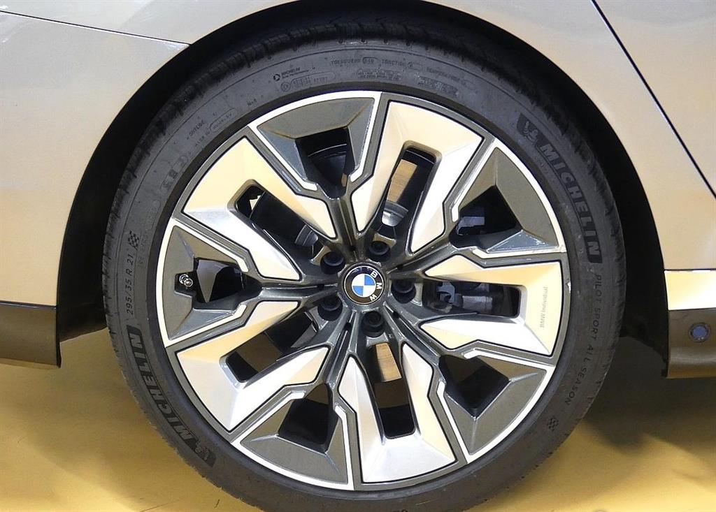 BMW 7 Series - Vista 11
