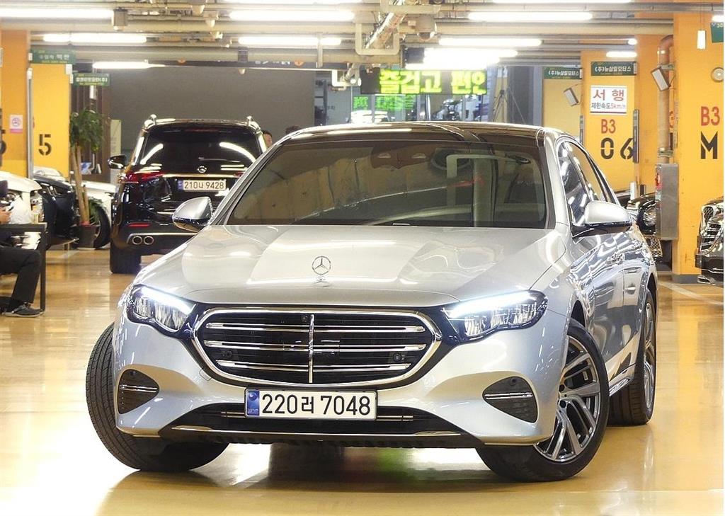 Mercedes Benz E class - Vista 2