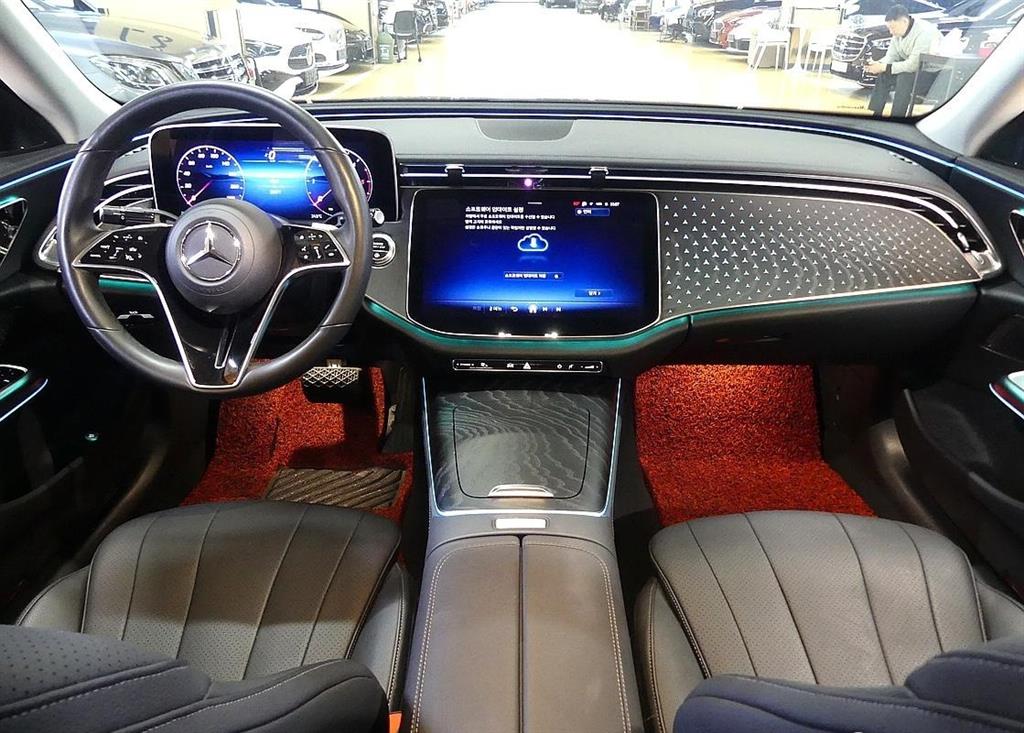 Mercedes Benz E class - Vista 4