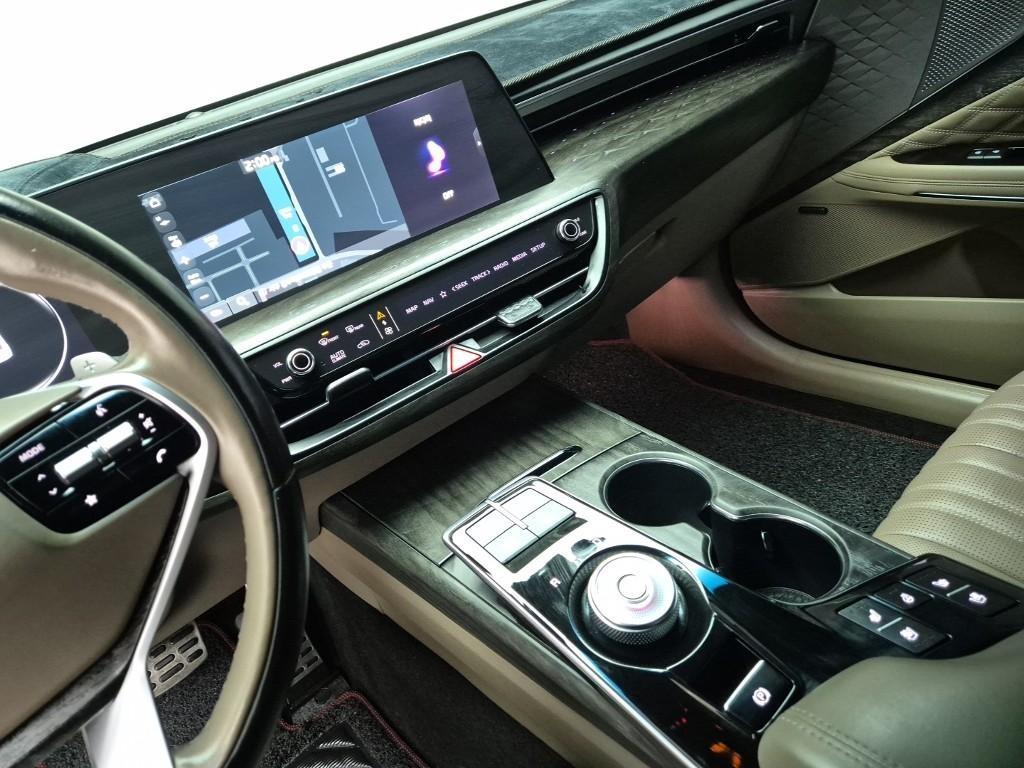 KIA K8 - Vista 10