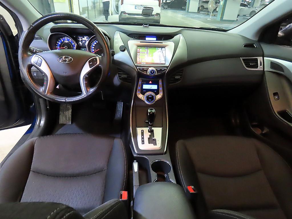 HYUNDAI Avante - Vista 10