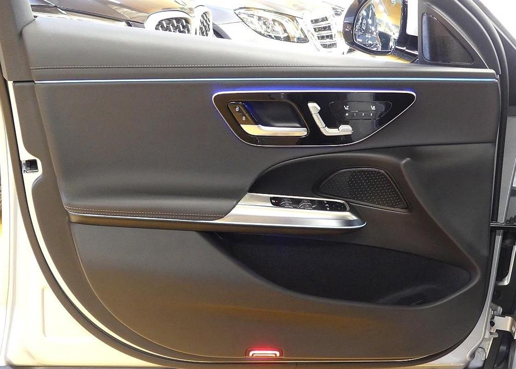 Mercedes Benz E class - Vista 11