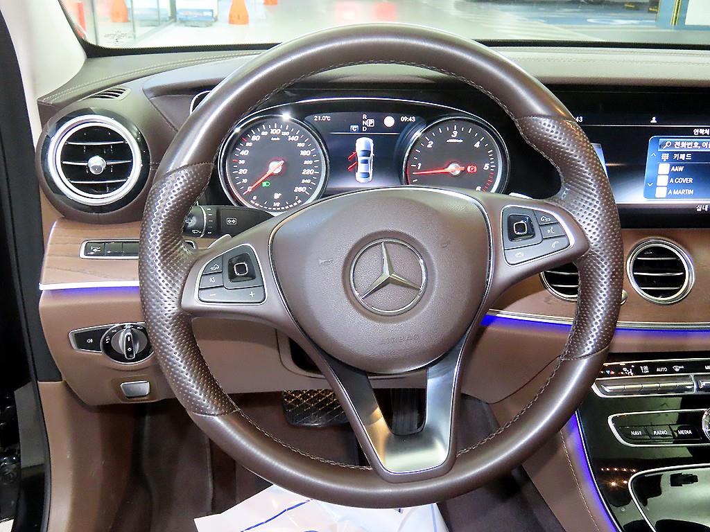 Mercedes Benz E class - Vista 8