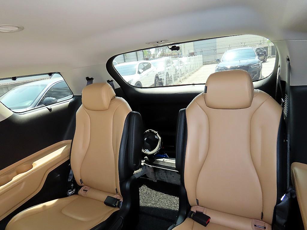 KIA Carnival - Vista 7