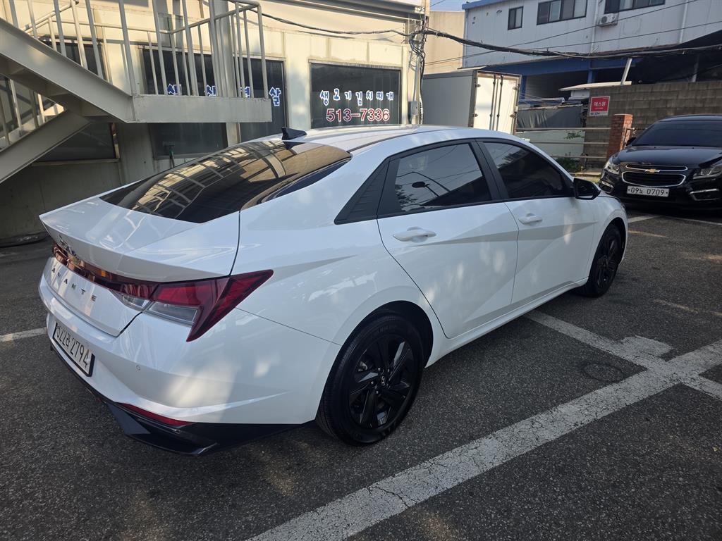 HYUNDAI Avante - Vista 4