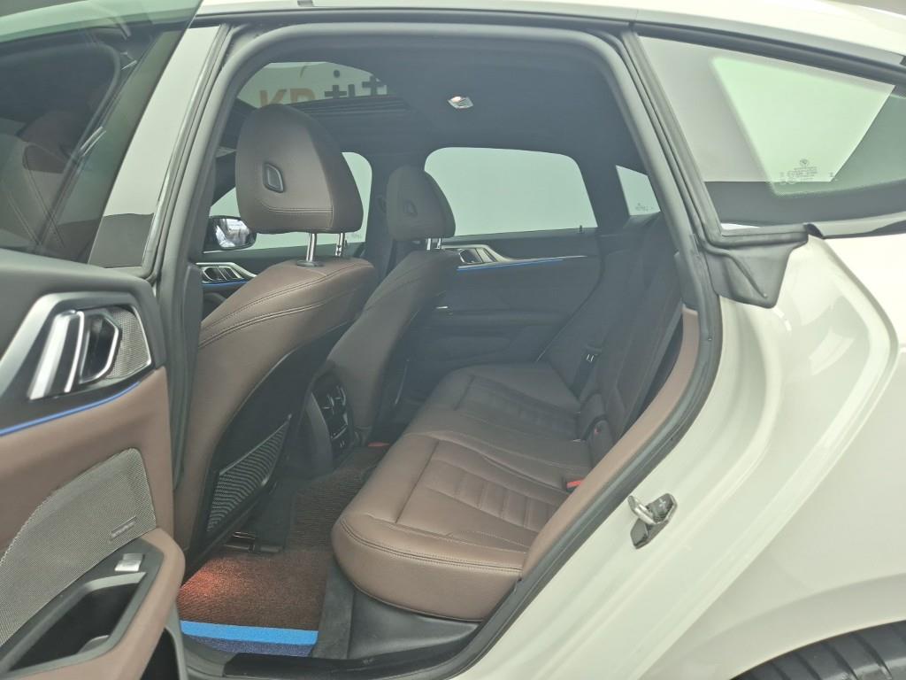 BMW i4 - Vista 12