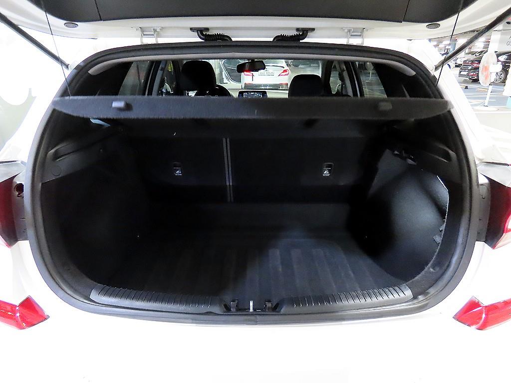 HYUNDAI i30 2017 Blanco - Importación desde Corea - HF Imports Iquique - Foto 17