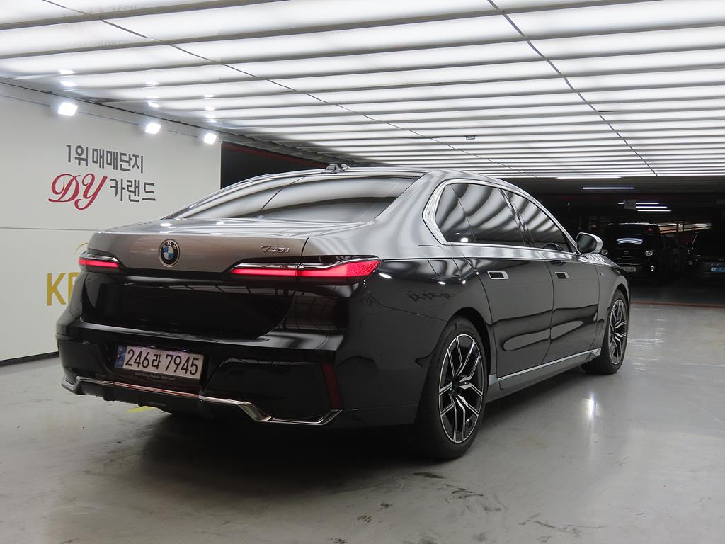 BMW 7 Series - Vista 4
