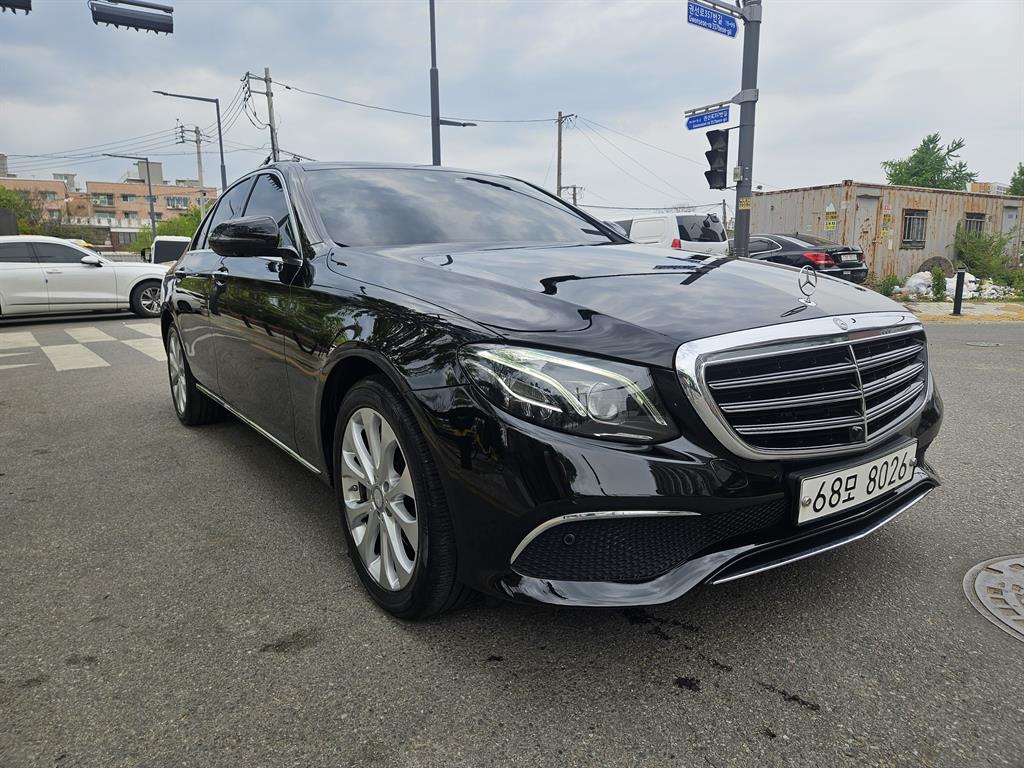 Mercedes Benz E class - Vista 6