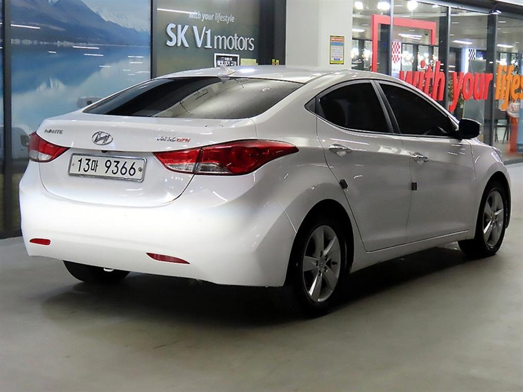HYUNDAI Avante - Vista 4