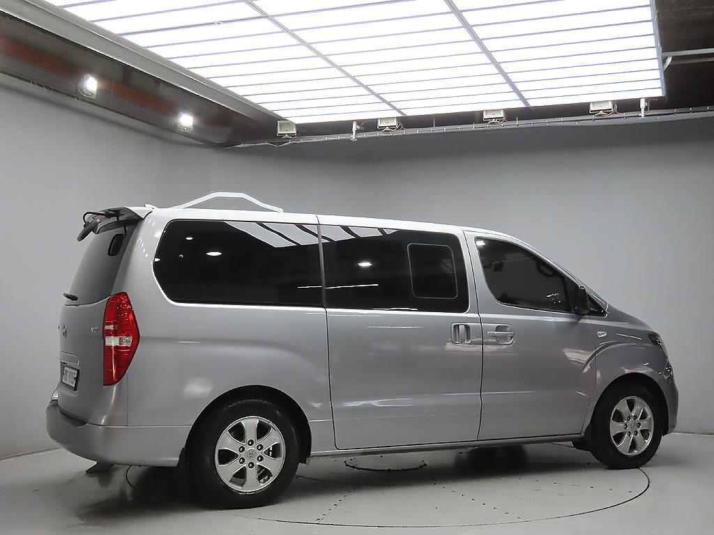 HYUNDAI Starex - Vista 7