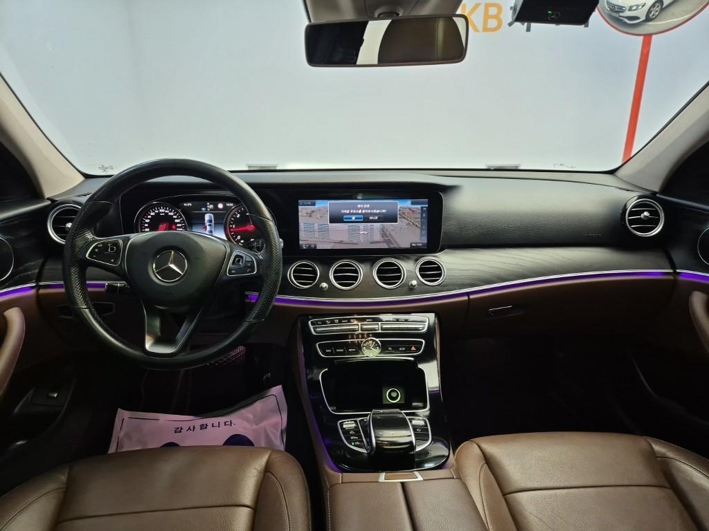 Mercedes Benz E class - Vista 7