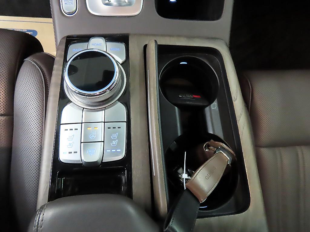Genesis G90 - Vista 12