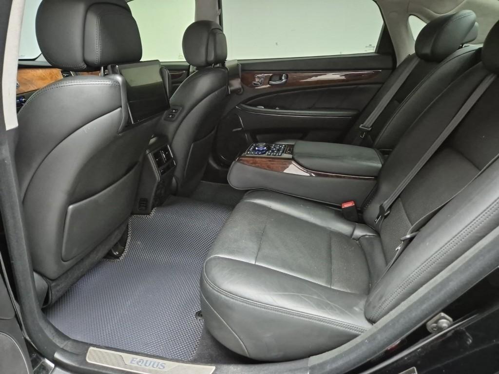 HYUNDAI Equus - Vista 12