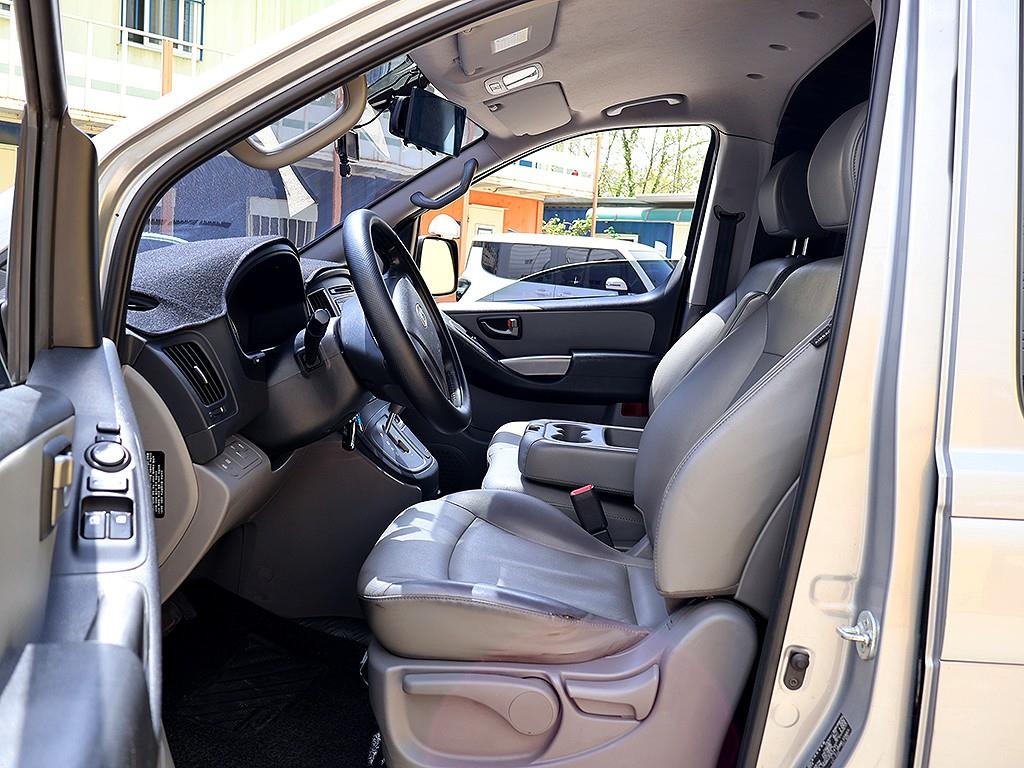 HYUNDAI Starex - Vista 9