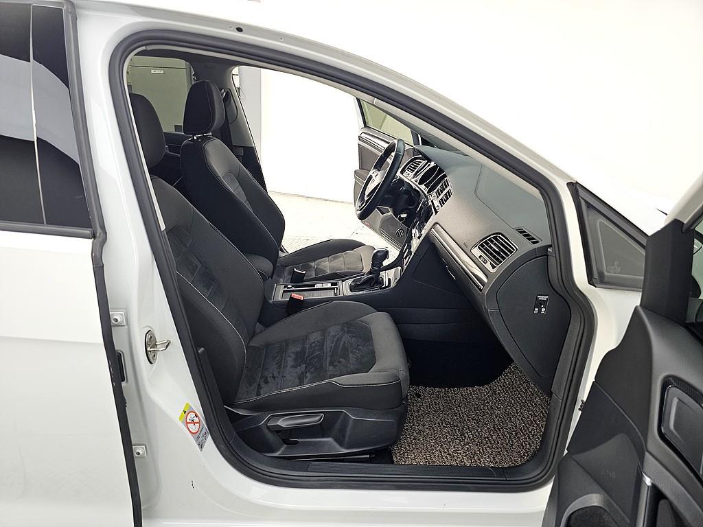 Volkswagen Golf - Vista 11