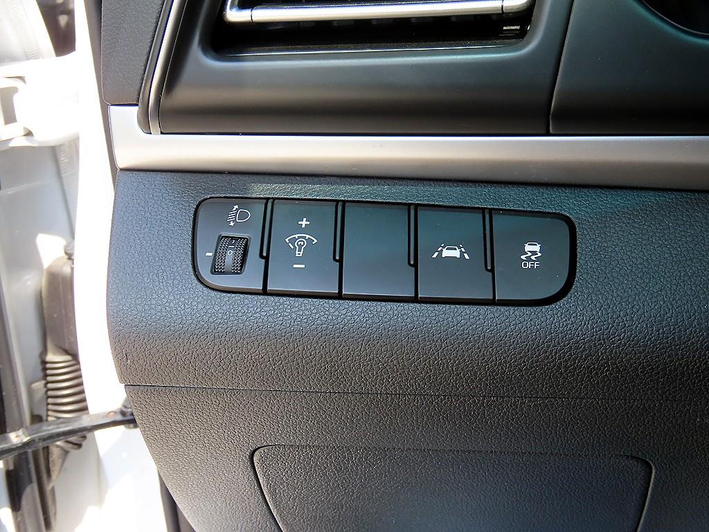 HYUNDAI Avante - Vista 12