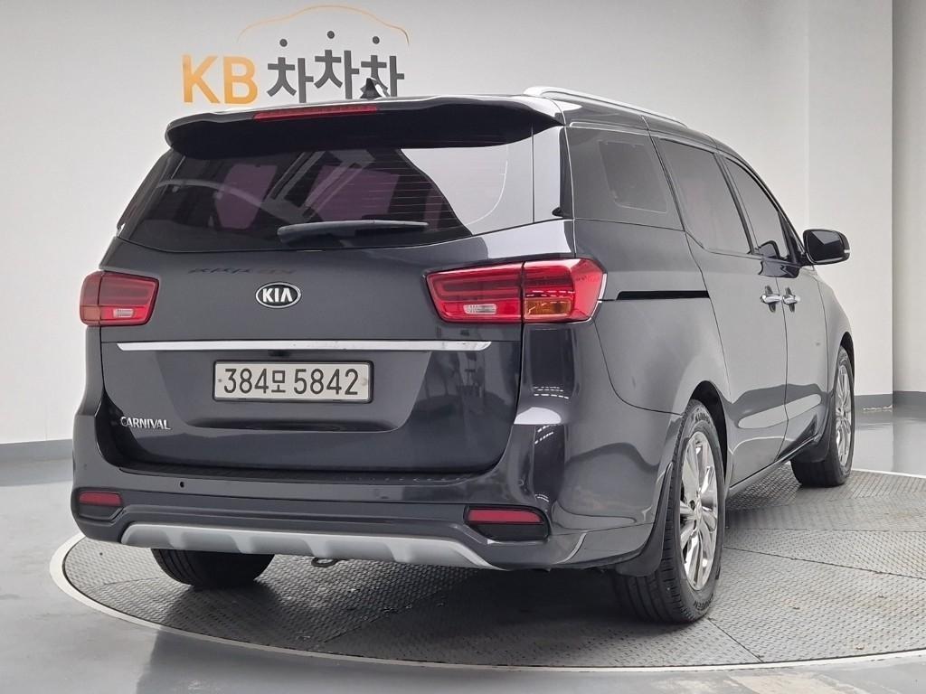 KIA Carnival - Vista 3
