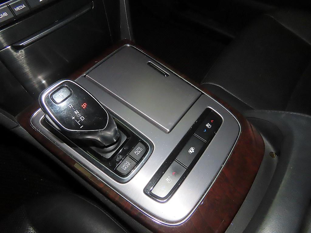 HYUNDAI Equus - Vista 12